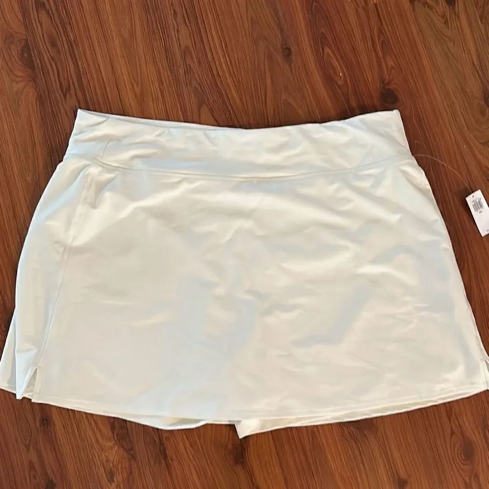 NWT  Old Navy active athletic skirt with skirt size XXL off-white